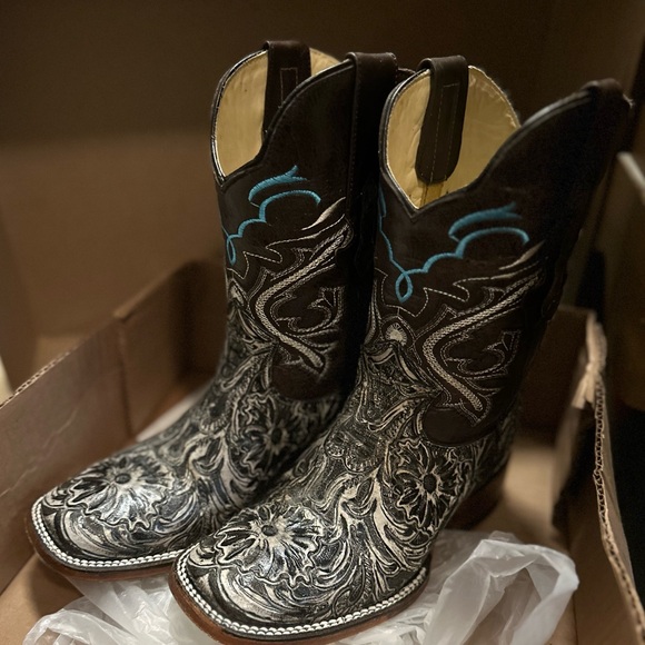 Ladies Rockin Leather tooled boots!

Will come with box! - Picture 1 of 6